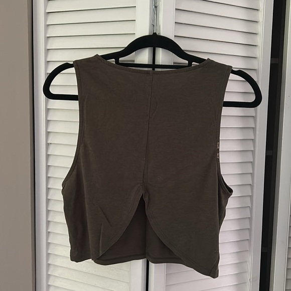 Yoga Crop top | Khaki green - Picture 2 of 4